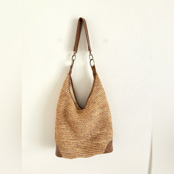 Tommy Bahama Handbags - TOMMY BAHAMA purse / extra large woven raffia and leather hobo bag purse